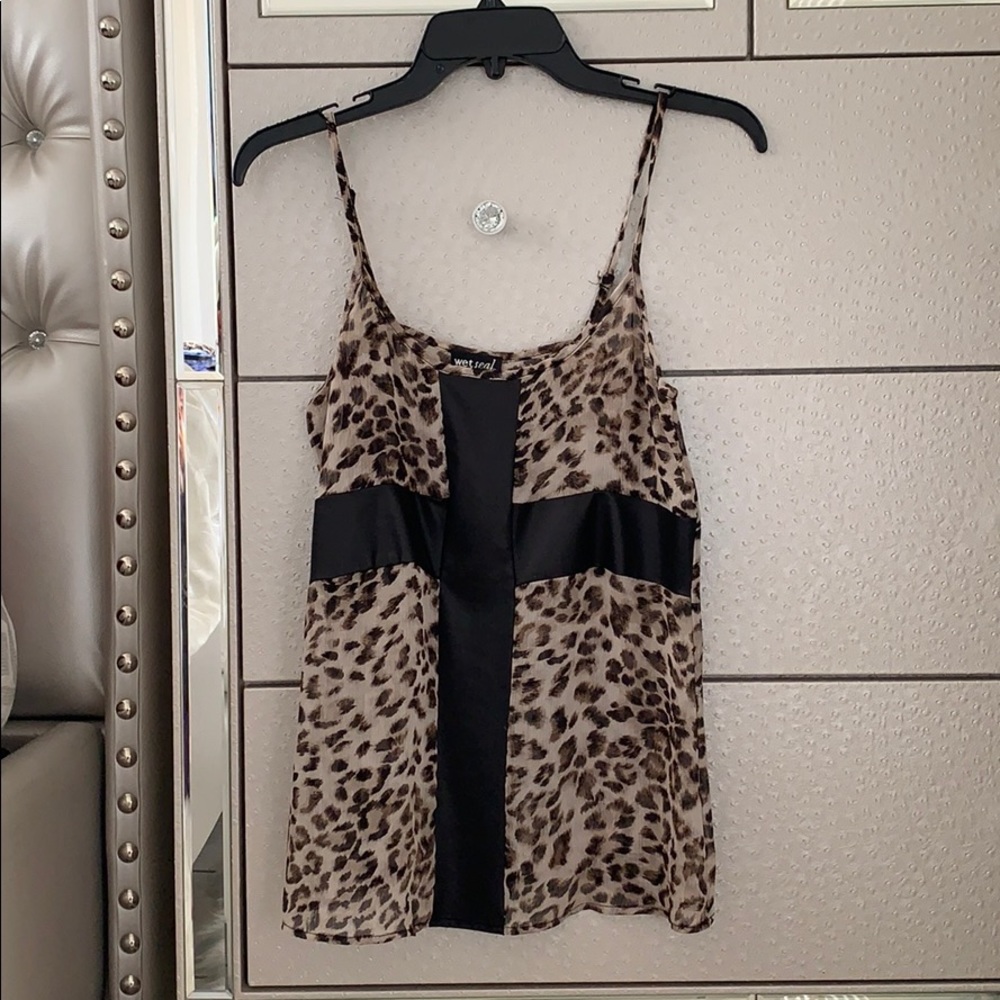 Leopard print top